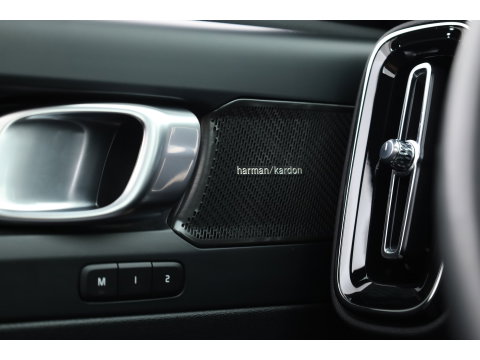 Volvo XC40 1.5 T4 Plug-in hybrid Ultimate Bright | Pano-dak | 360 camera | Adap. Cruise |