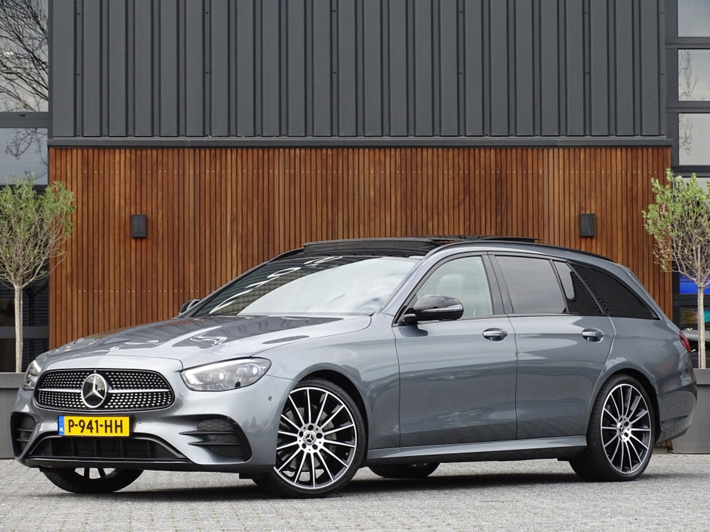 Mercedes-Benz E-Klasse Estate 200 automaat / AMG pakket / Burmester / 360° camera / LED