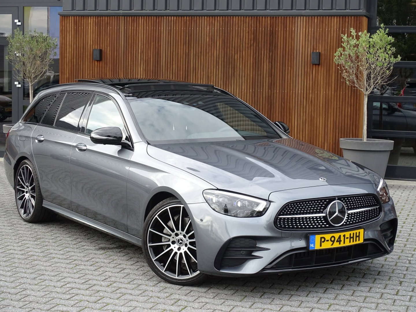 Mercedes-Benz E-Klasse Estate 200 automaat / AMG pakket / Burmester / 360° camera / LED