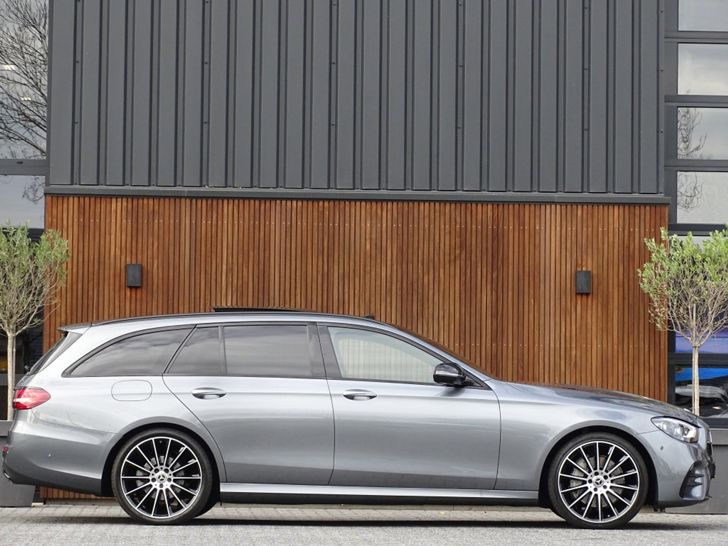Mercedes-Benz E-Klasse Estate 200 automaat / AMG pakket / Burmester / 360° camera / LED