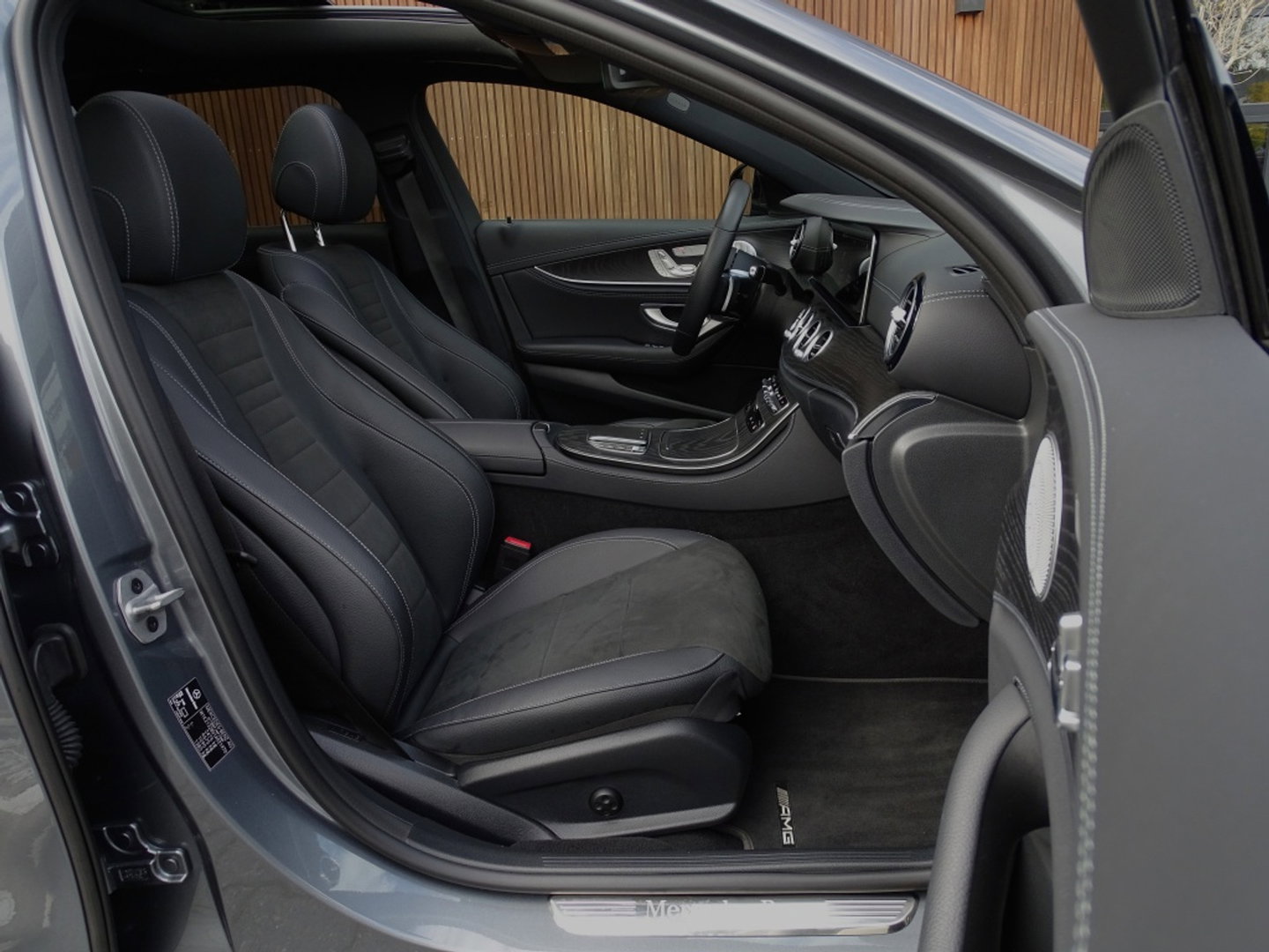 Mercedes-Benz E-Klasse Estate 200 automaat / AMG pakket / Burmester / 360° camera / LED