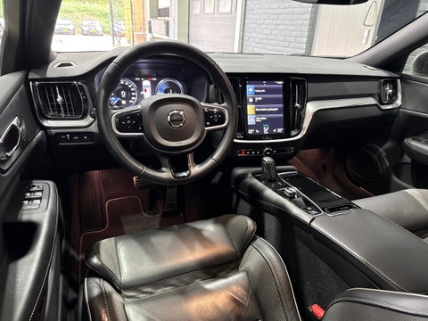Volvo V60 T6 R-Design | Long Range | ACC | Stoelverwarming | Trekhaak | Camera | Keyless | Memory | 19 Inch