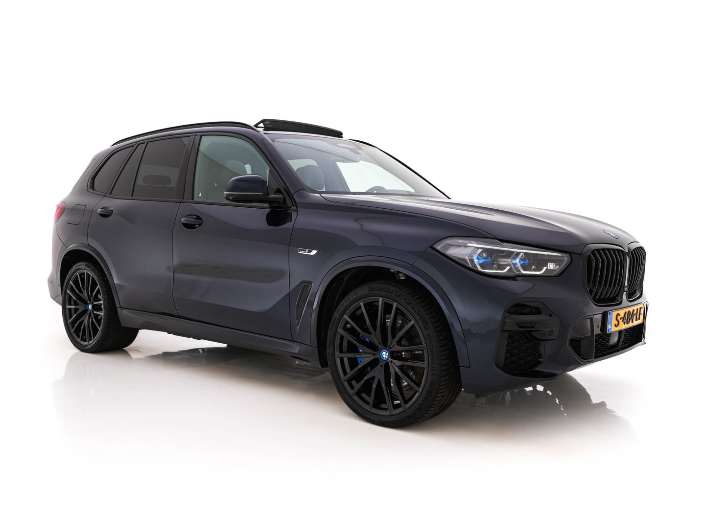 BMW X5 xDrive45e M-Sport-Styling High Executive (Plug-In) {SoH-91%} (INCL-BTW) *PANO | LEATHER | LASER-LED | HARMAN/KARDON | MEMORY-PACK | TOPVIEW | ADAPTIVE-CRUISE | BLINDSPOT | DIGI-COCKPIT | PRIVACY-GLASS | SHIFTPADDLES | HEAD-UP | TOWBAR | 22''A