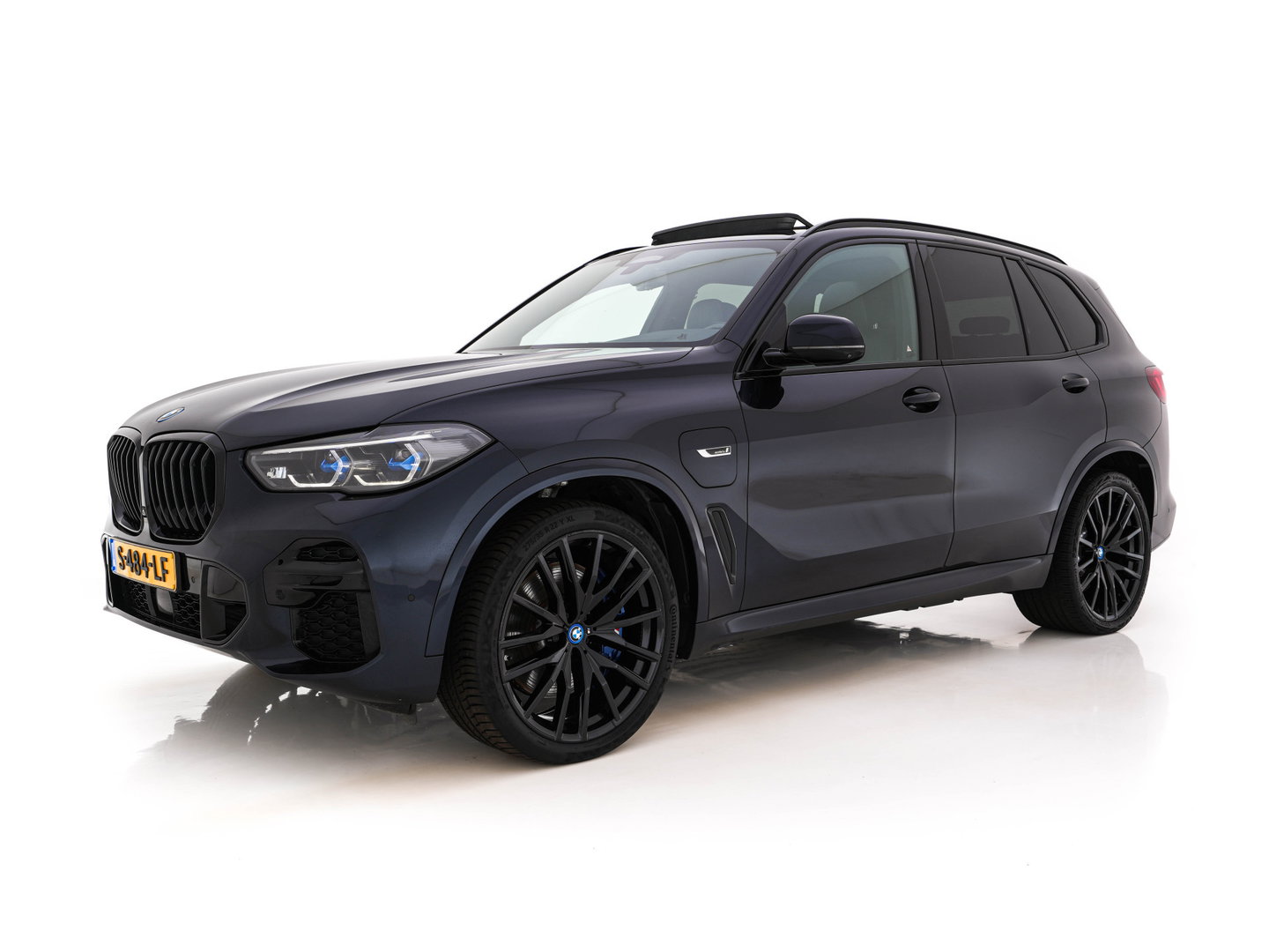 BMW X5 xDrive45e M-Sport-Styling High Executive (Plug-In) {SoH-91%} (INCL-BTW) *PANO | LEATHER | LASER-LED | HARMAN/KARDON | MEMORY-PACK | TOPVIEW | ADAPTIVE-CRUISE | BLINDSPOT | DIGI-COCKPIT | PRIVACY-GLASS | SHIFTPADDLES | HEAD-UP | TOWBAR | 22''A