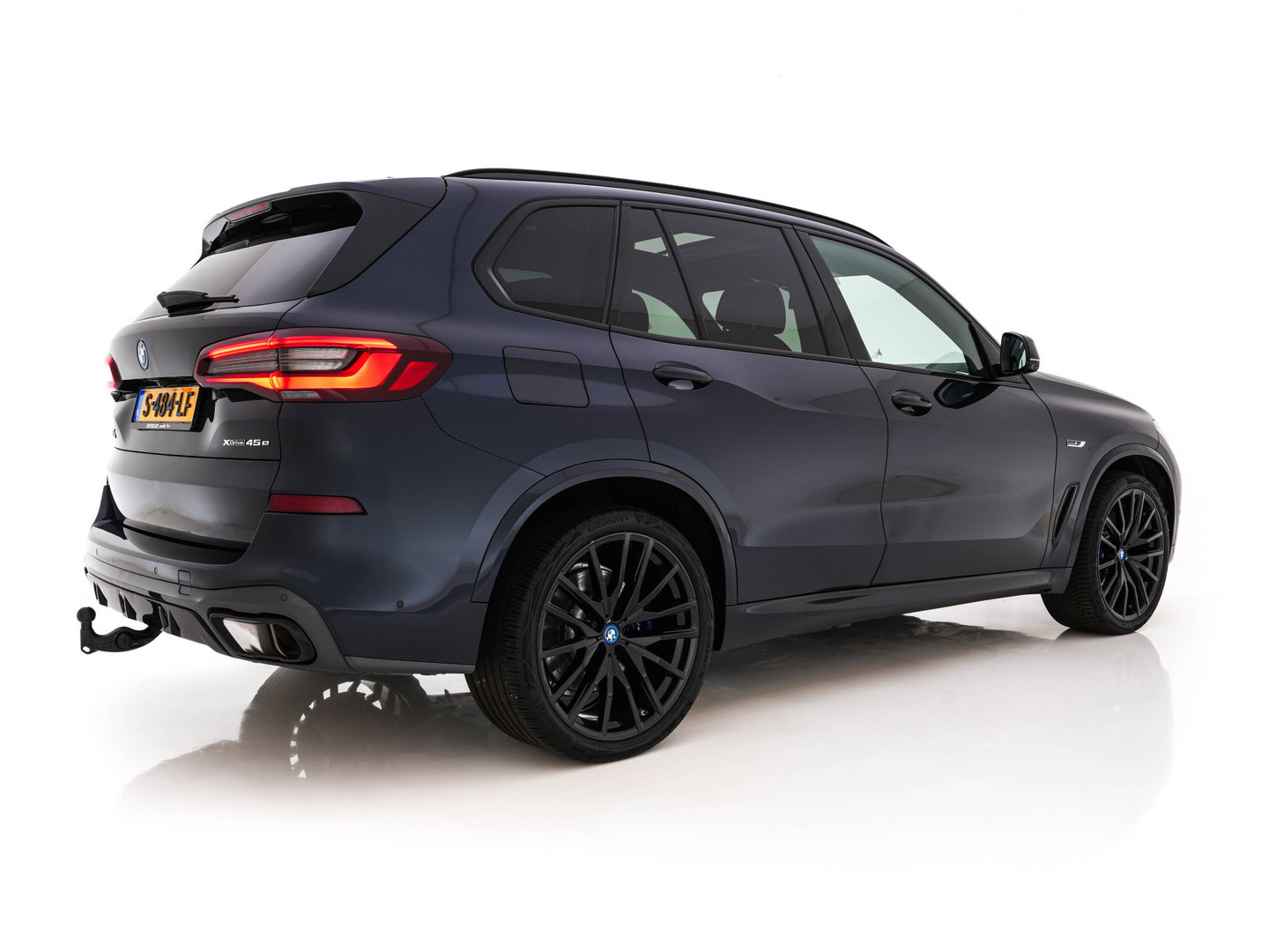 BMW X5 xDrive45e M-Sport-Styling High Executive (Plug-In) {SoH-91%} (INCL-BTW) *PANO | LEATHER | LASER-LED | HARMAN/KARDON | MEMORY-PACK | TOPVIEW | ADAPTIVE-CRUISE | BLINDSPOT | DIGI-COCKPIT | PRIVACY-GLASS | SHIFTPADDLES | HEAD-UP | TOWBAR | 22''A