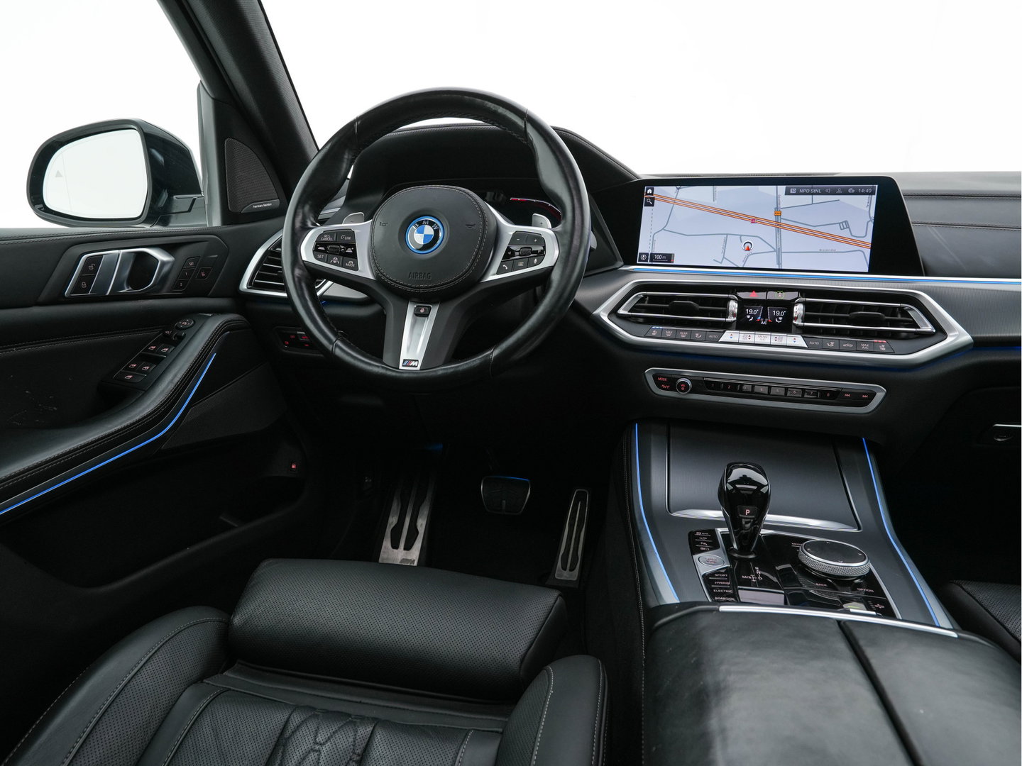 BMW X5 xDrive45e M-Sport-Styling High Executive (Plug-In) {SoH-91%} (INCL-BTW) *PANO | LEATHER | LASER-LED | HARMAN/KARDON | MEMORY-PACK | TOPVIEW | ADAPTIVE-CRUISE | BLINDSPOT | DIGI-COCKPIT | PRIVACY-GLASS | SHIFTPADDLES | HEAD-UP | TOWBAR | 22''A