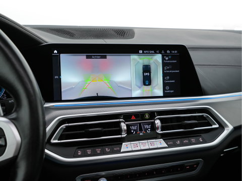 BMW X5 xDrive45e M-Sport-Styling High Executive (Plug-In) {SoH-91%} (INCL-BTW) *PANO | LEATHER | LASER-LED | HARMAN/KARDON | MEMORY-PACK | TOPVIEW | ADAPTIVE-CRUISE | BLINDSPOT | DIGI-COCKPIT | PRIVACY-GLASS | SHIFTPADDLES | HEAD-UP | TOWBAR | 22''A