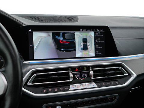 BMW X5 xDrive45e M-Sport-Styling High Executive (Plug-In) {SoH-91%} (INCL-BTW) *PANO | LEATHER | LASER-LED | HARMAN/KARDON | MEMORY-PACK | TOPVIEW | ADAPTIVE-CRUISE | BLINDSPOT | DIGI-COCKPIT | PRIVACY-GLASS | SHIFTPADDLES | HEAD-UP | TOWBAR | 22''A
