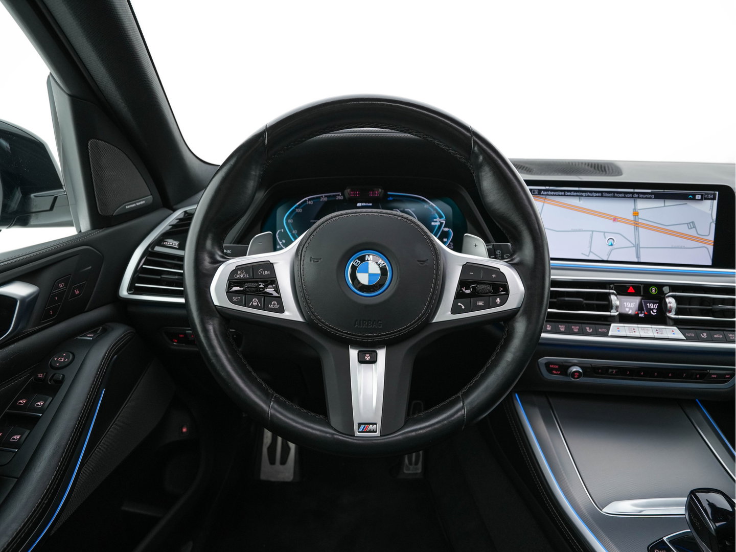 BMW X5 xDrive45e M-Sport-Styling High Executive (Plug-In) {SoH-91%} (INCL-BTW) *PANO | LEATHER | LASER-LED | HARMAN/KARDON | MEMORY-PACK | TOPVIEW | ADAPTIVE-CRUISE | BLINDSPOT | DIGI-COCKPIT | PRIVACY-GLASS | SHIFTPADDLES | HEAD-UP | TOWBAR | 22''A