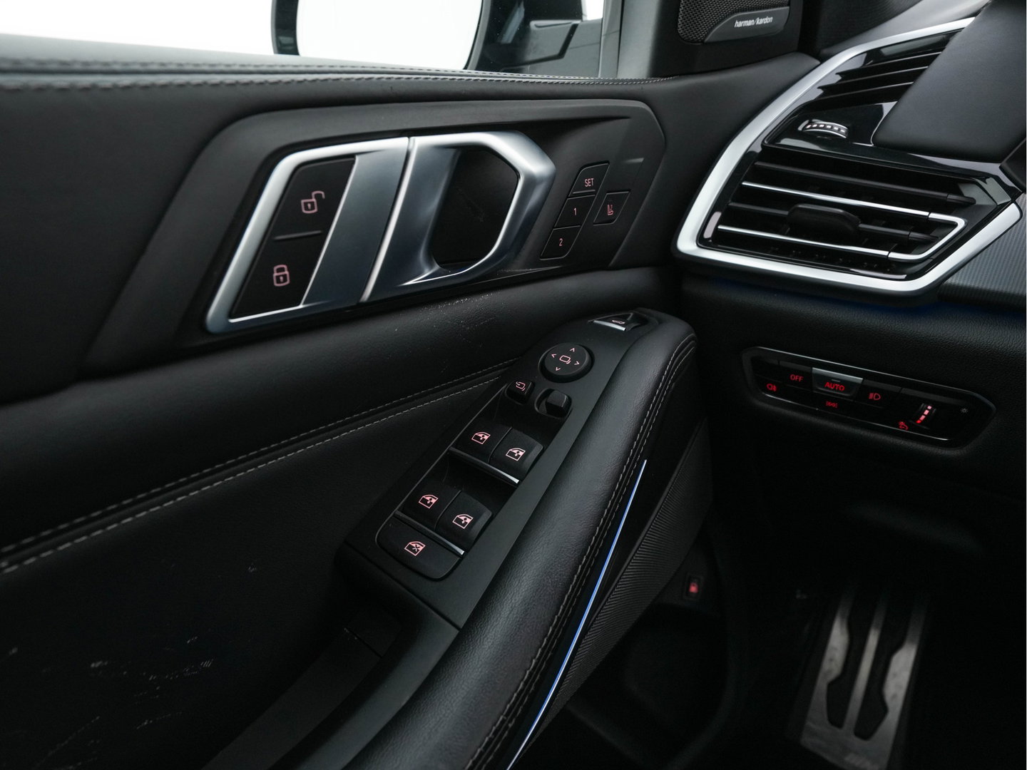 BMW X5 xDrive45e M-Sport-Styling High Executive (Plug-In) {SoH-91%} (INCL-BTW) *PANO | LEATHER | LASER-LED | HARMAN/KARDON | MEMORY-PACK | TOPVIEW | ADAPTIVE-CRUISE | BLINDSPOT | DIGI-COCKPIT | PRIVACY-GLASS | SHIFTPADDLES | HEAD-UP | TOWBAR | 22''A