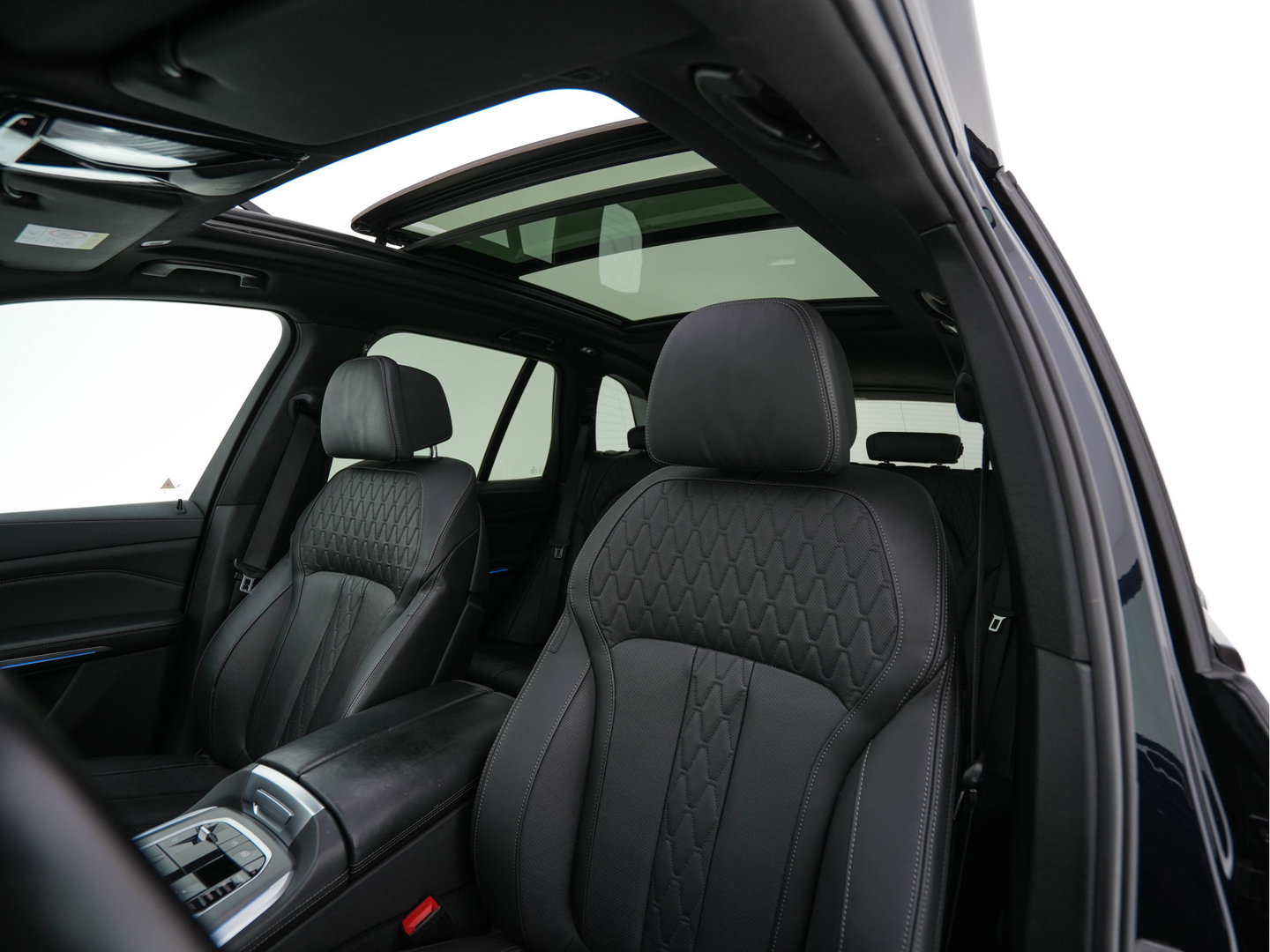 BMW X5 xDrive45e M-Sport-Styling High Executive (Plug-In) {SoH-91%} (INCL-BTW) *PANO | LEATHER | LASER-LED | HARMAN/KARDON | MEMORY-PACK | TOPVIEW | ADAPTIVE-CRUISE | BLINDSPOT | DIGI-COCKPIT | PRIVACY-GLASS | SHIFTPADDLES | HEAD-UP | TOWBAR | 22''A