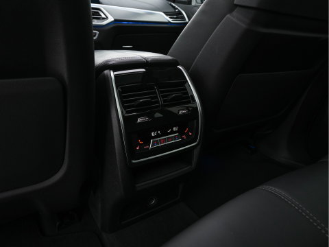 BMW X5 xDrive45e M-Sport-Styling High Executive (Plug-In) {SoH-91%} (INCL-BTW) *PANO | LEATHER | LASER-LED | HARMAN/KARDON | MEMORY-PACK | TOPVIEW | ADAPTIVE-CRUISE | BLINDSPOT | DIGI-COCKPIT | PRIVACY-GLASS | SHIFTPADDLES | HEAD-UP | TOWBAR | 22''A