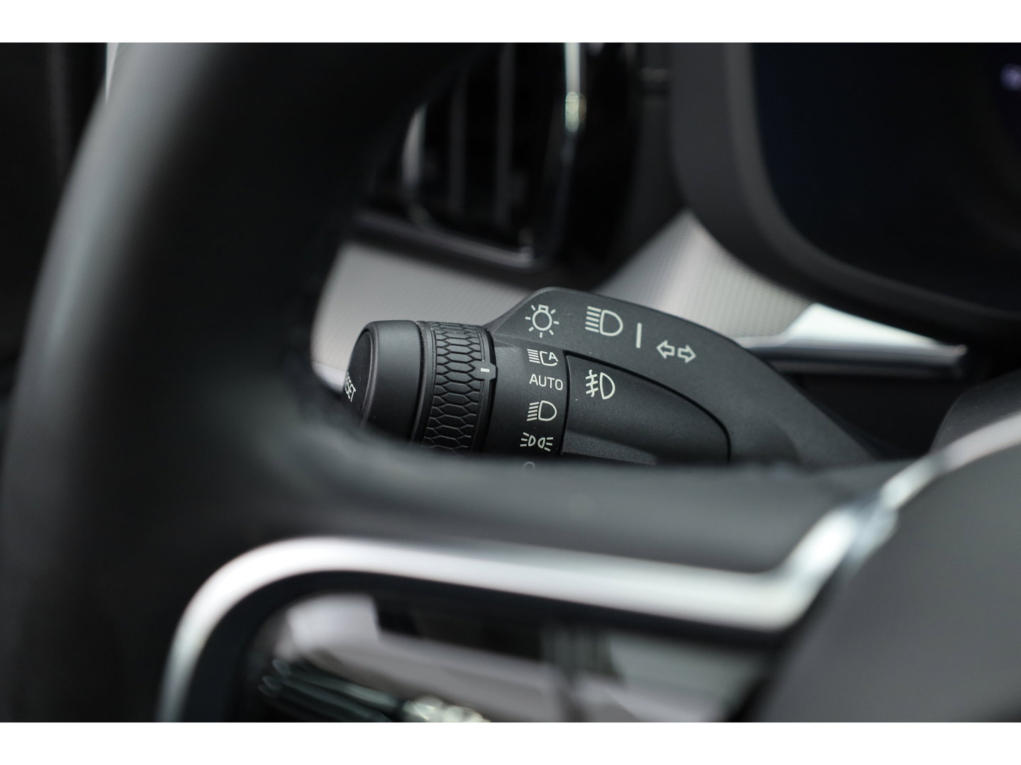 Volvo XC60 2.0 T8 Plug-in hybrid AWD Ultimate Dark | Long Range | Trekhaak | 22 inch | Head-up | Pano-dak |