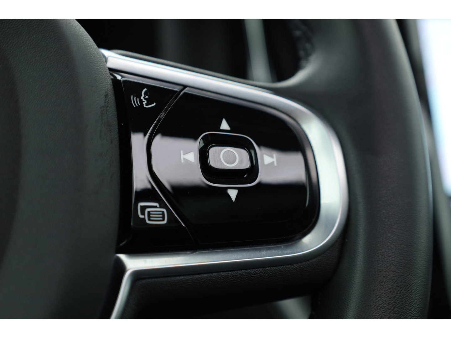 Volvo XC60 2.0 T8 Plug-in hybrid AWD Ultimate Dark | Long Range | Trekhaak | 22 inch | Head-up | Pano-dak |
