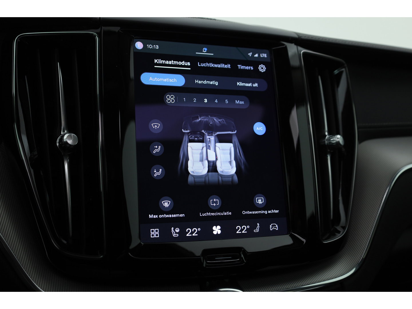 Volvo XC60 2.0 T8 Plug-in hybrid AWD Ultimate Dark | Long Range | Trekhaak | 22 inch | Head-up | Pano-dak |