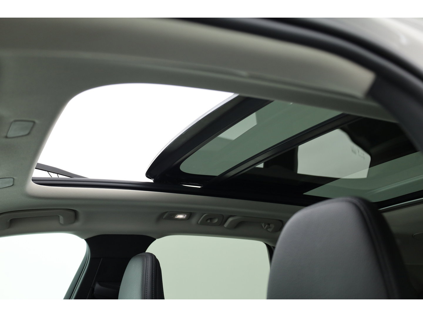 Volvo XC60 2.0 T8 Plug-in hybrid AWD Ultimate Dark | Long Range | Trekhaak | 22 inch | Head-up | Pano-dak |