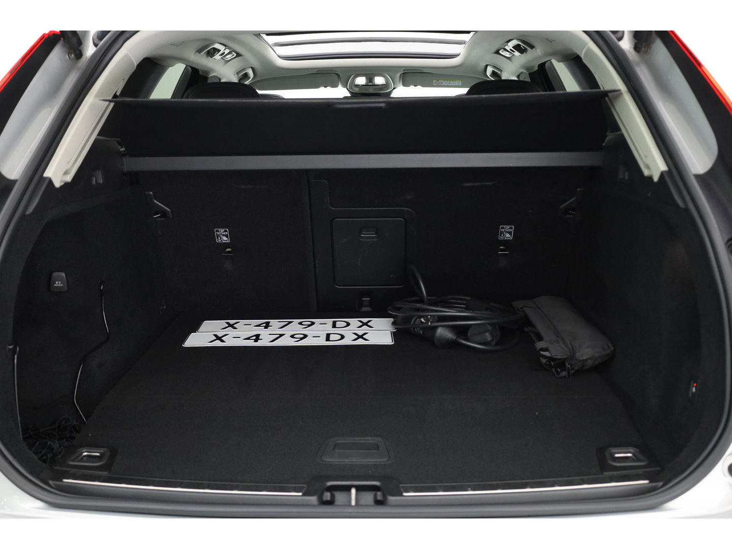 Volvo XC60 2.0 T8 Plug-in hybrid AWD Ultimate Dark | Long Range | Trekhaak | 22 inch | Head-up | Pano-dak |