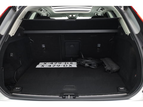 Volvo XC60 2.0 T8 Plug-in hybrid AWD Ultimate Dark | Long Range | Trekhaak | 22 inch | Head-up | Pano-dak |