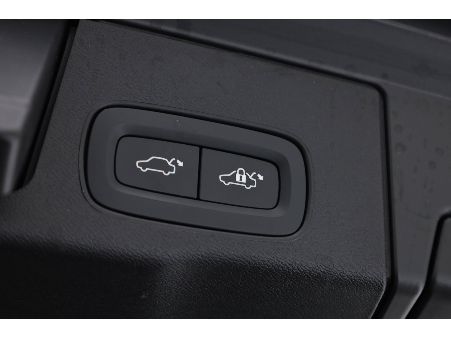 Volvo XC60 2.0 T8 Plug-in hybrid AWD Ultimate Dark | Long Range | Trekhaak | 22 inch | Head-up | Pano-dak |