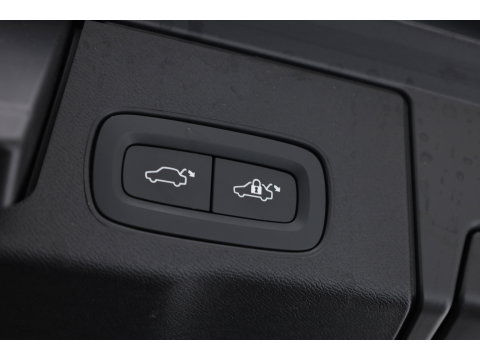 Volvo XC60 2.0 T8 Plug-in hybrid AWD Ultimate Dark | Long Range | Trekhaak | 22 inch | Head-up | Pano-dak |