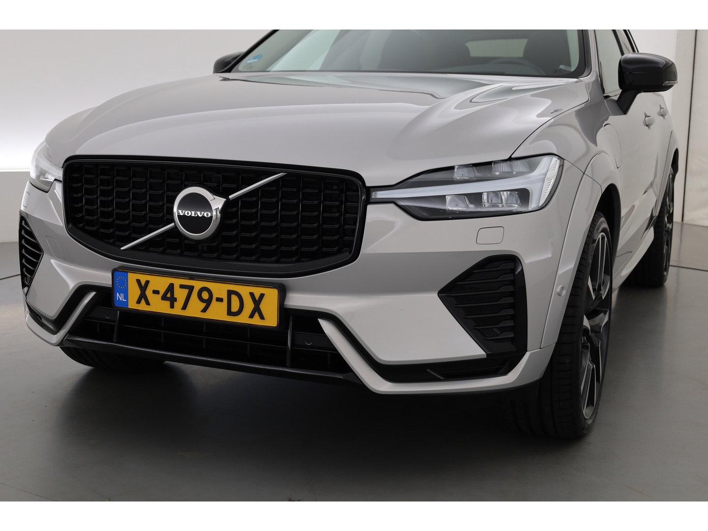 Volvo XC60 2.0 T8 Plug-in hybrid AWD Ultimate Dark | Long Range | Trekhaak | 22 inch | Head-up | Pano-dak |
