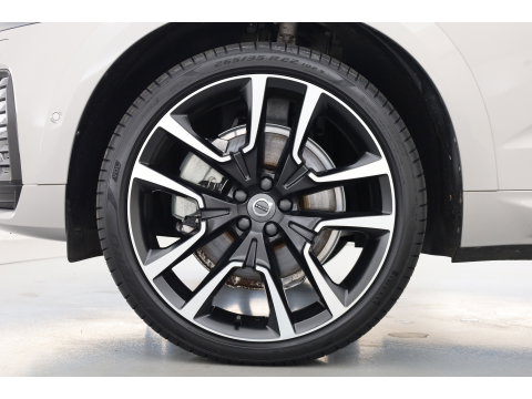 Volvo XC60 2.0 T8 Plug-in hybrid AWD Ultimate Dark | Long Range | Trekhaak | 22 inch | Head-up | Pano-dak |