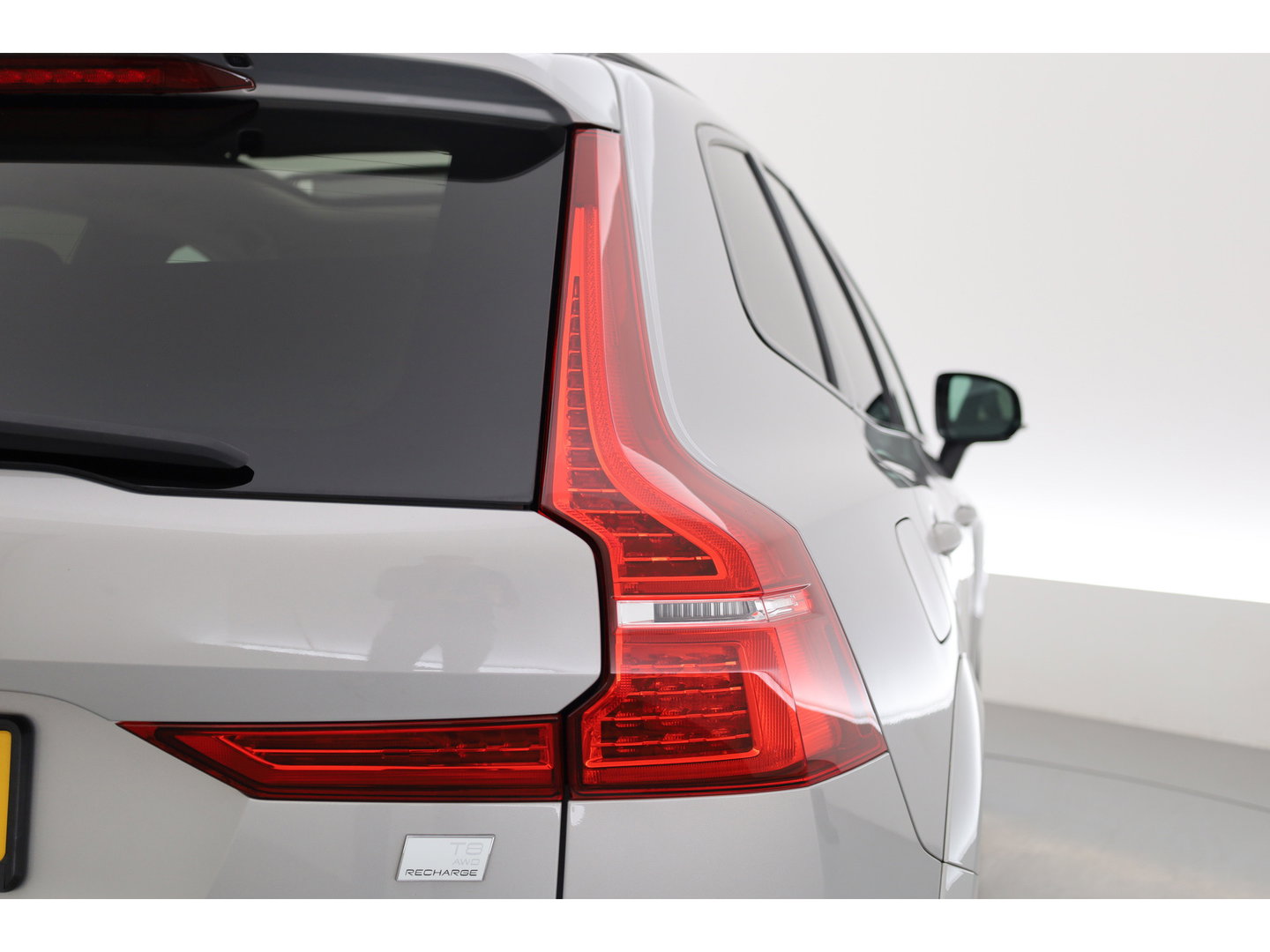 Volvo XC60 2.0 T8 Plug-in hybrid AWD Ultimate Dark | Long Range | Trekhaak | 22 inch | Head-up | Pano-dak |