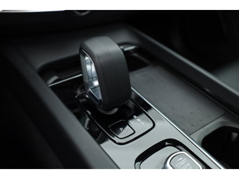 Volvo XC60 2.0 T8 Plug-in hybrid AWD Ultimate Dark | Long Range | Trekhaak | 22 inch | Head-up | Pano-dak |