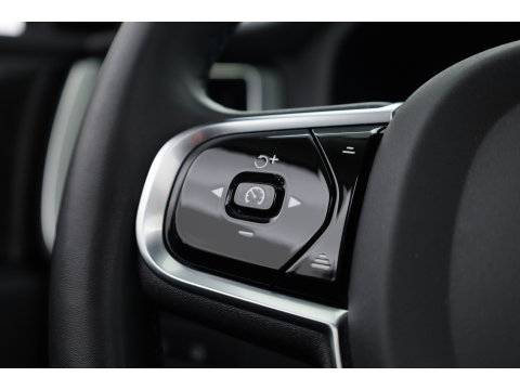 Volvo XC60 2.0 T8 Plug-in hybrid AWD Ultimate Dark | Long Range | Trekhaak | 22 inch | Head-up | Pano-dak |