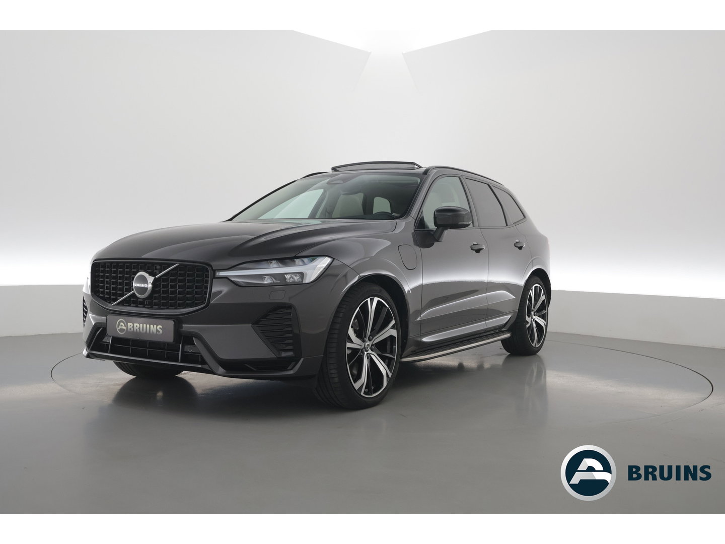 Volvo XC60 2.0 T8 Plug-in hybrid AWD Ultimate Dark | Luchtvering | Massage | Trekhaak | Head-up | Stoelvent. |