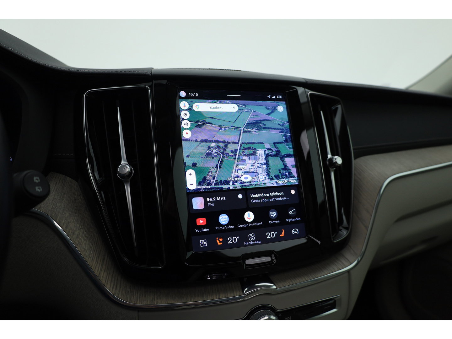 Volvo XC60 2.0 T8 Plug-in hybrid AWD Ultimate Dark | Luchtvering | Massage | Trekhaak | Head-up | Stoelvent. |