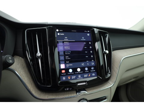 Volvo XC60 2.0 T8 Plug-in hybrid AWD Ultimate Dark | Luchtvering | Massage | Trekhaak | Head-up | Stoelvent. |