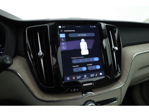 Volvo XC60 2.0 T8 Plug-in hybrid AWD Ultimate Dark | Luchtvering | Massage | Trekhaak | Head-up | Stoelvent. |