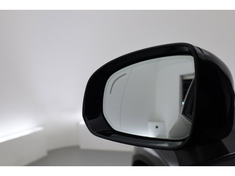 Volvo XC60 2.0 T8 Plug-in hybrid AWD Ultimate Dark | Luchtvering | Massage | Trekhaak | Head-up | Stoelvent. |