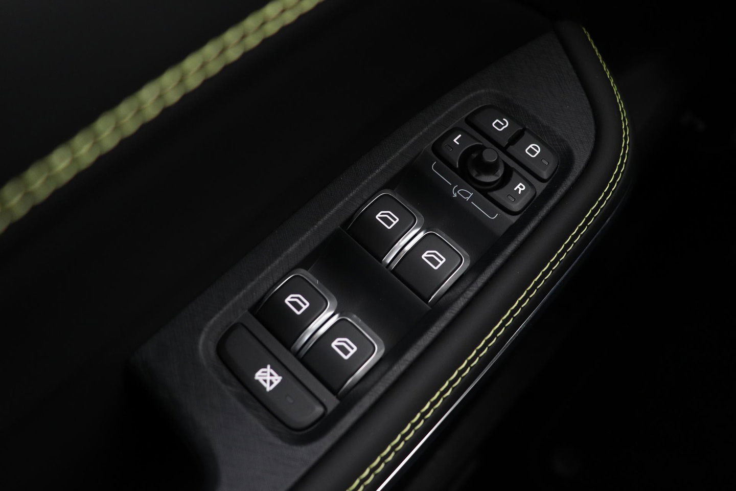 Lynk & Co 01 Lynk&co 1.5 Core | ACC | Camera | Carplay | 19 inch | LED | Draadloos opladen