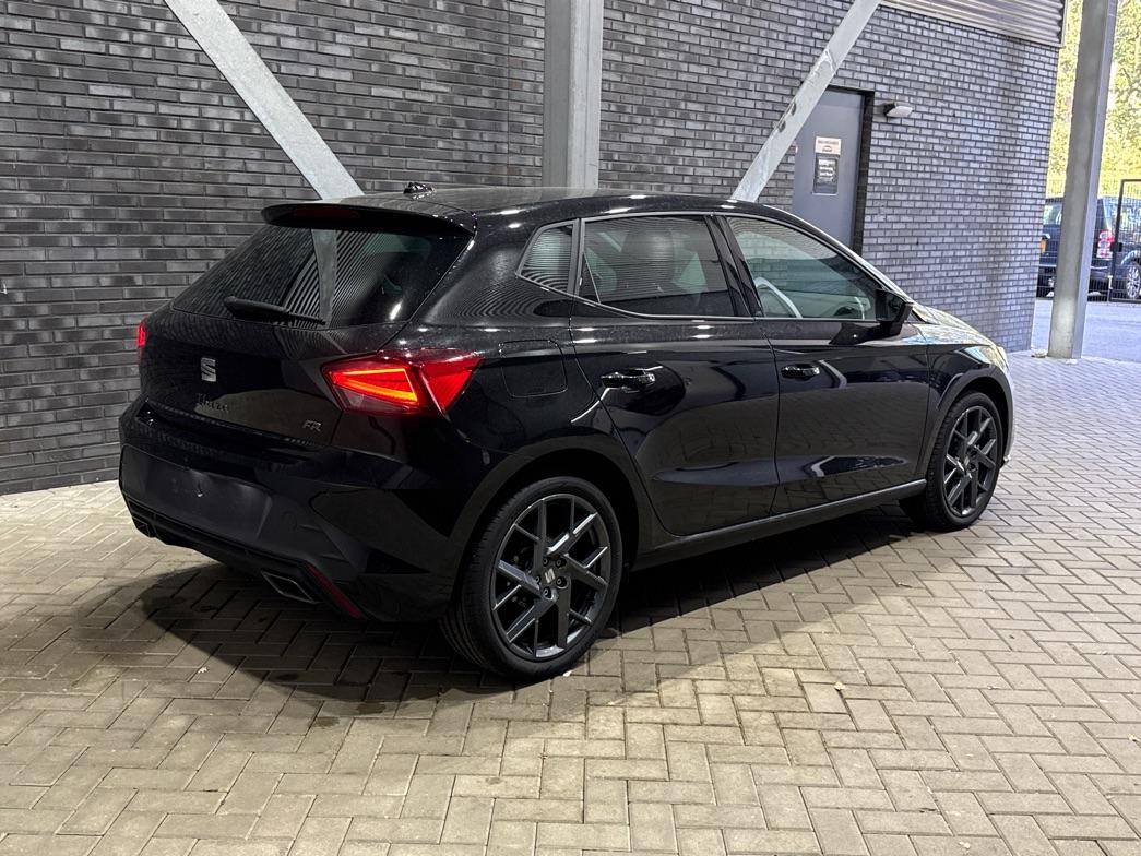 SEAT Ibiza 1.0 EcoTSI FR Business Connect | ACC | Stoelverwarming | Camera | Blind Spot | Keyless | Getint Glas | 18 Inch