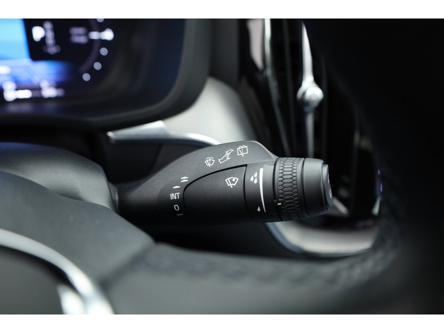 Volvo XC60 2.0 T8 Plug-in hybrid AWD Ultimate Dark | Luchtvering | 100% soh | 360 camera | 21 inch | H&K Audio |