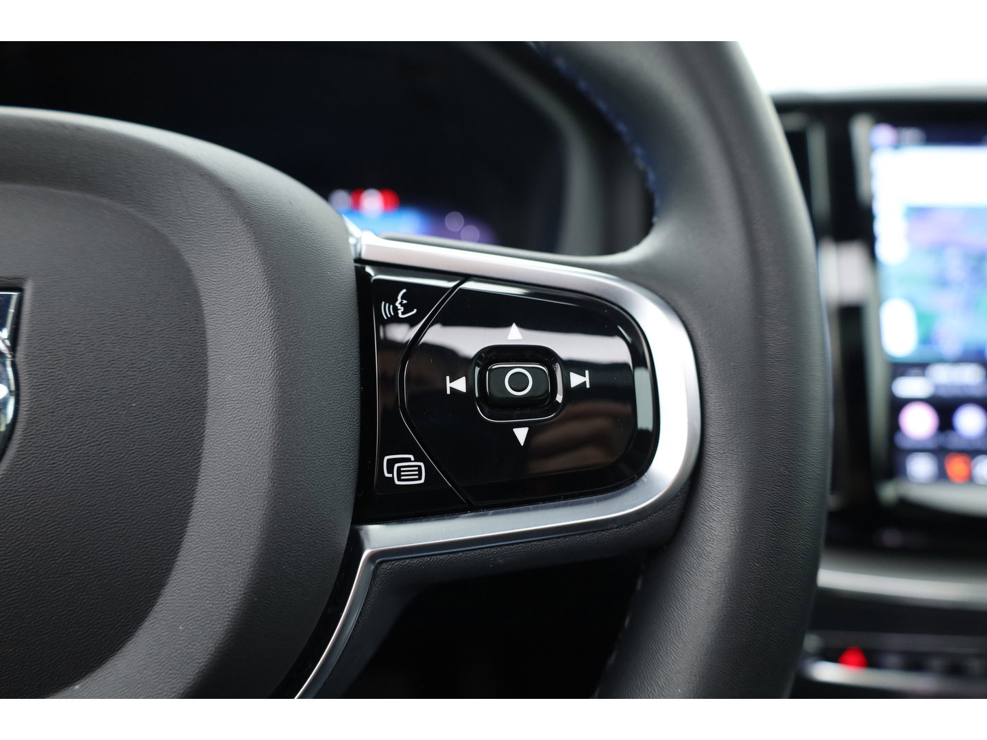 Volvo XC60 2.0 T8 Plug-in hybrid AWD Ultimate Dark | Luchtvering | 100% soh | 360 camera | 21 inch | H&K Audio |