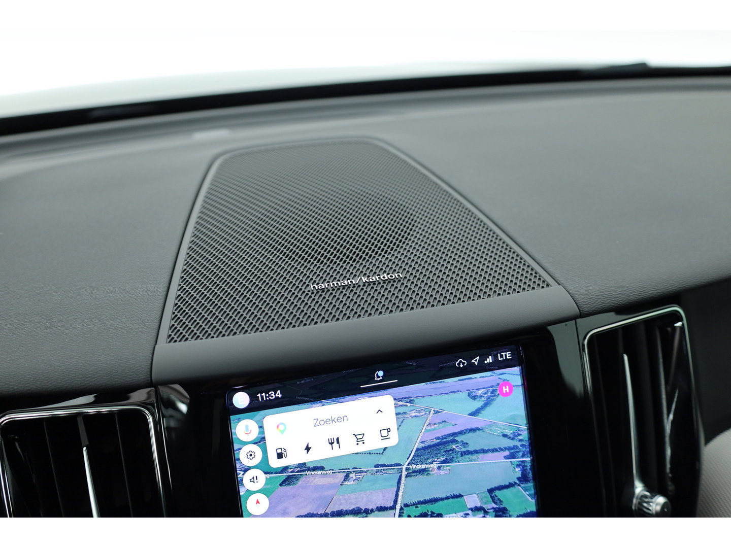 Volvo XC60 2.0 T8 Plug-in hybrid AWD Ultimate Dark | Luchtvering | 100% soh | 360 camera | 21 inch | H&K Audio |