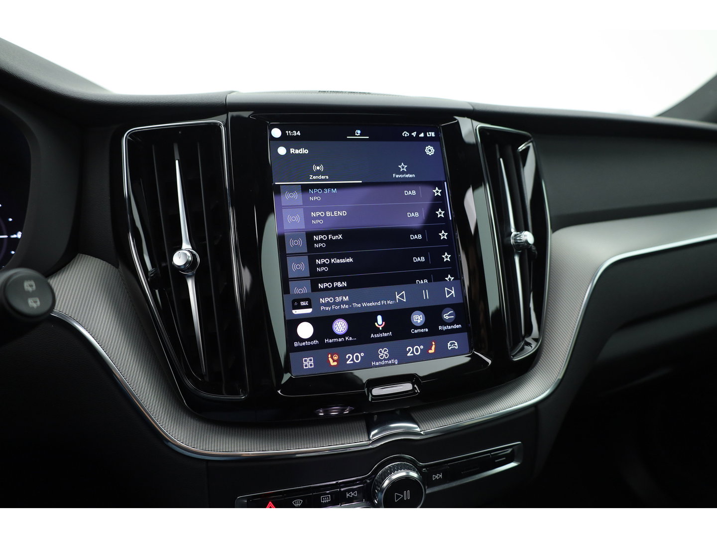 Volvo XC60 2.0 T8 Plug-in hybrid AWD Ultimate Dark | Luchtvering | 100% soh | 360 camera | 21 inch | H&K Audio |