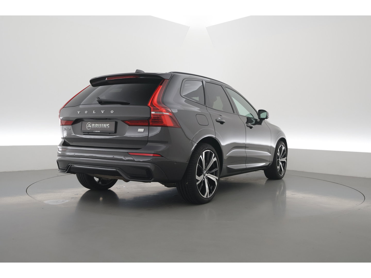 Volvo XC60 2.0 T8 Plug-in hybrid AWD Ultimate Dark | Luchtvering | 100% soh | 360 camera | 21 inch | H&K Audio |