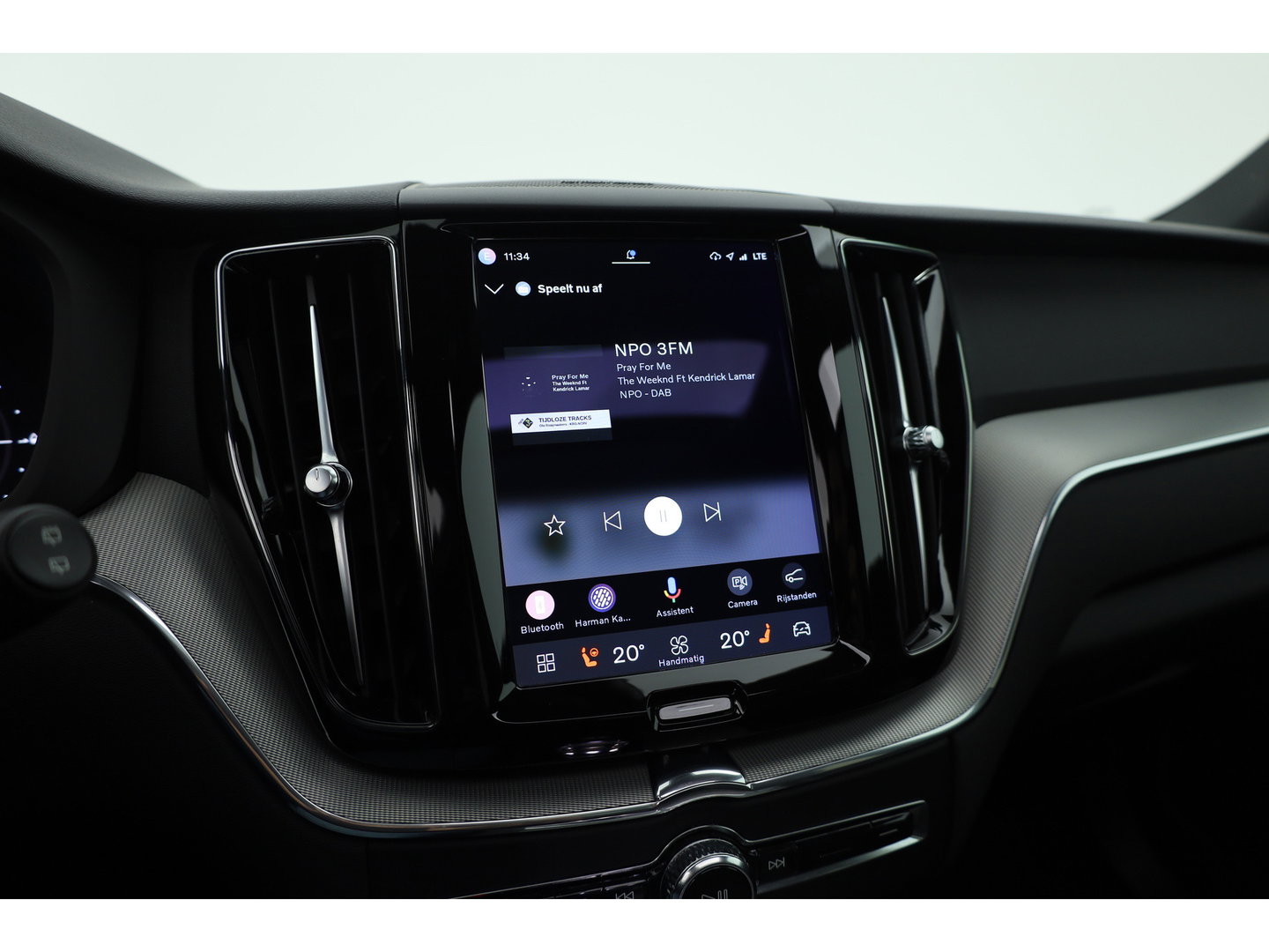 Volvo XC60 2.0 T8 Plug-in hybrid AWD Ultimate Dark | Luchtvering | 100% soh | 360 camera | 21 inch | H&K Audio |
