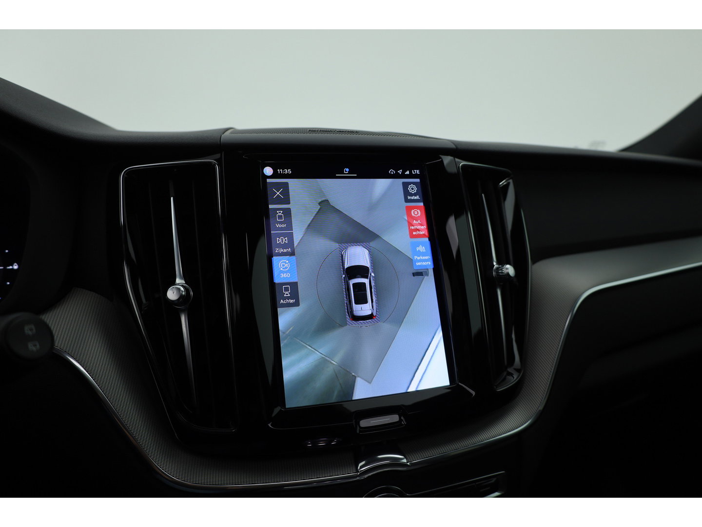Volvo XC60 2.0 T8 Plug-in hybrid AWD Ultimate Dark | Luchtvering | 100% soh | 360 camera | 21 inch | H&K Audio |
