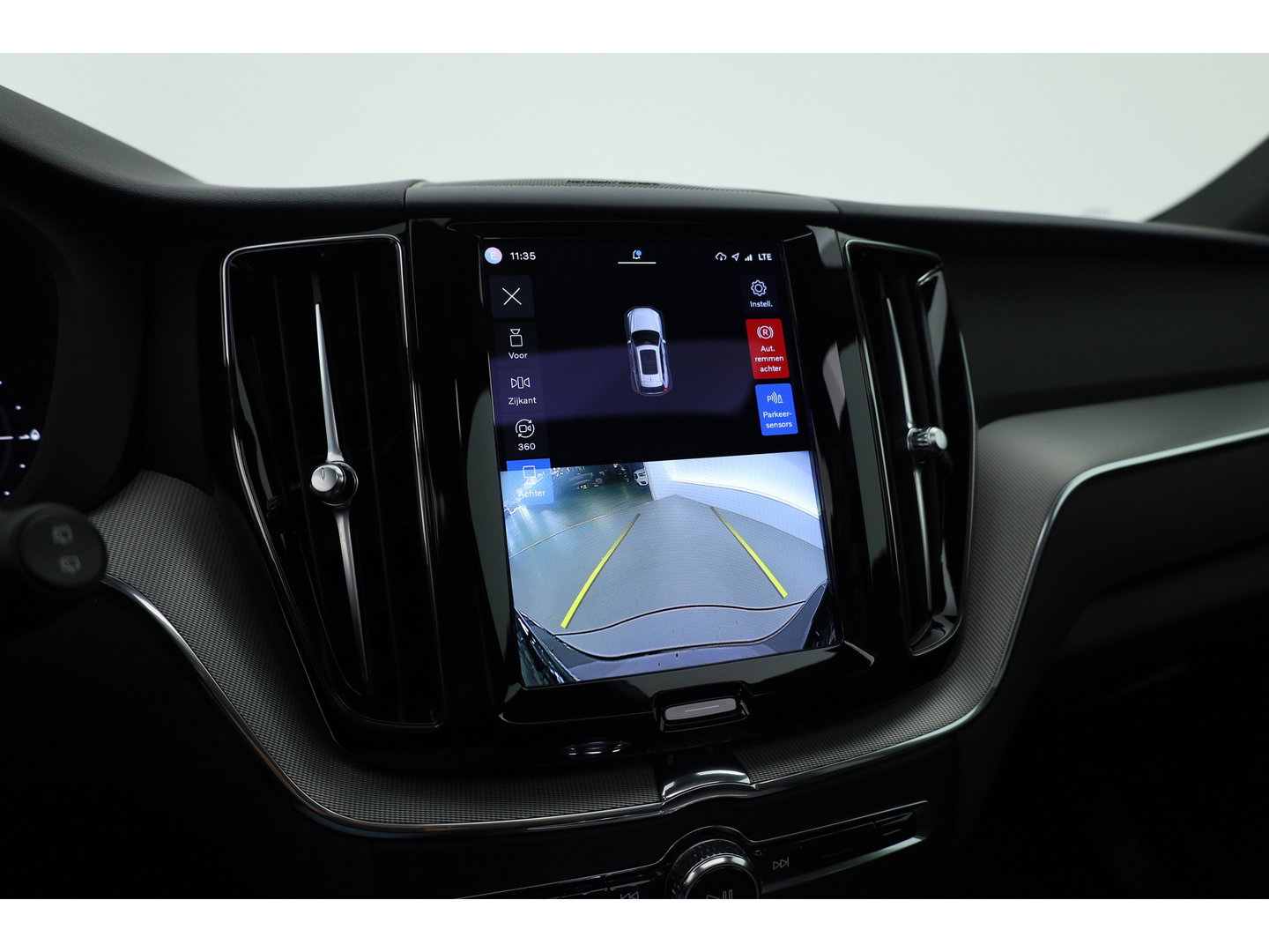 Volvo XC60 2.0 T8 Plug-in hybrid AWD Ultimate Dark | Luchtvering | 100% soh | 360 camera | 21 inch | H&K Audio |