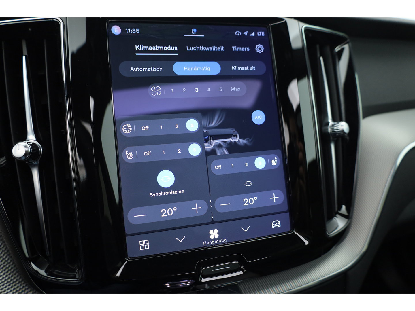 Volvo XC60 2.0 T8 Plug-in hybrid AWD Ultimate Dark | Luchtvering | 100% soh | 360 camera | 21 inch | H&K Audio |