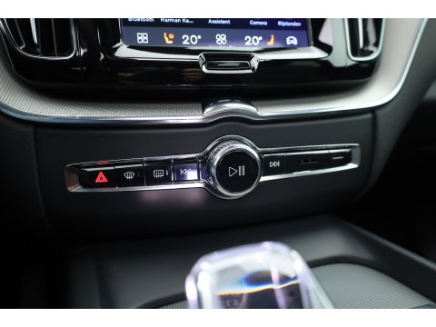 Volvo XC60 2.0 T8 Plug-in hybrid AWD Ultimate Dark | Luchtvering | 100% soh | 360 camera | 21 inch | H&K Audio |