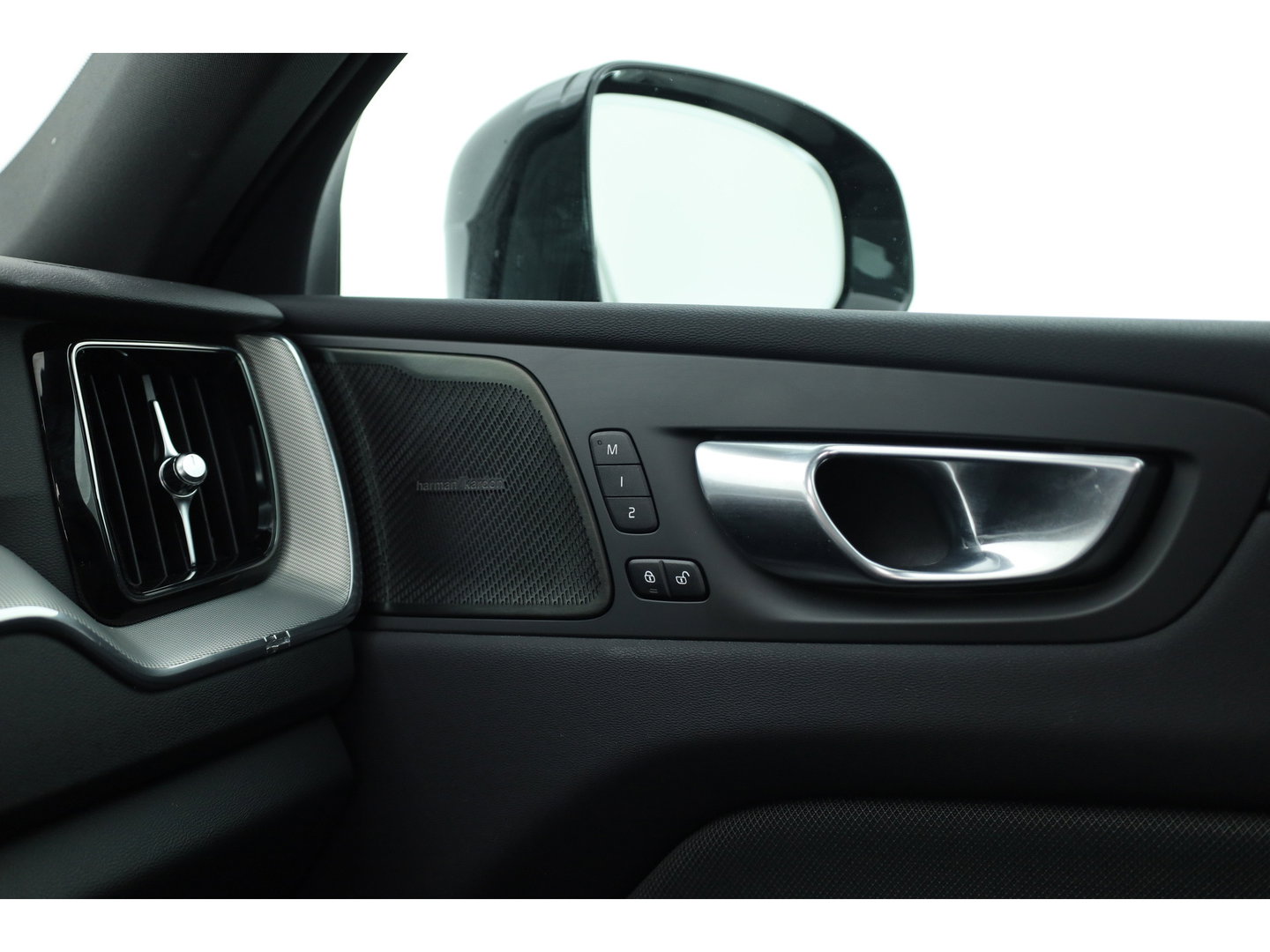 Volvo XC60 2.0 T8 Plug-in hybrid AWD Ultimate Dark | Luchtvering | 100% soh | 360 camera | 21 inch | H&K Audio |