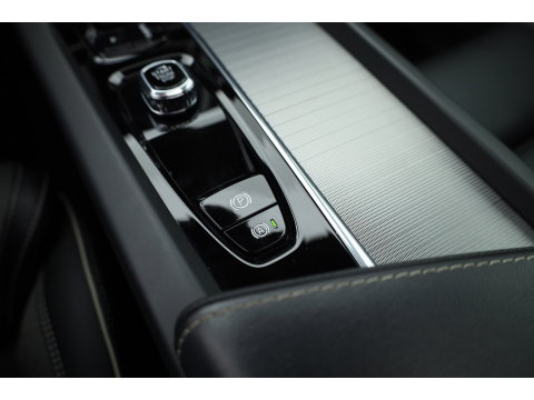 Volvo XC60 2.0 T8 Plug-in hybrid AWD Ultimate Dark | Luchtvering | 100% soh | 360 camera | 21 inch | H&K Audio |