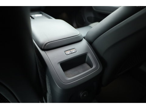 Volvo XC60 2.0 T8 Plug-in hybrid AWD Ultimate Dark | Luchtvering | 100% soh | 360 camera | 21 inch | H&K Audio |