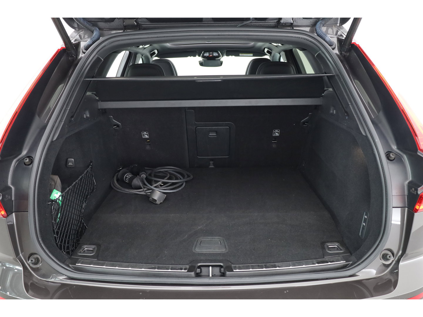 Volvo XC60 2.0 T8 Plug-in hybrid AWD Ultimate Dark | Luchtvering | 100% soh | 360 camera | 21 inch | H&K Audio |